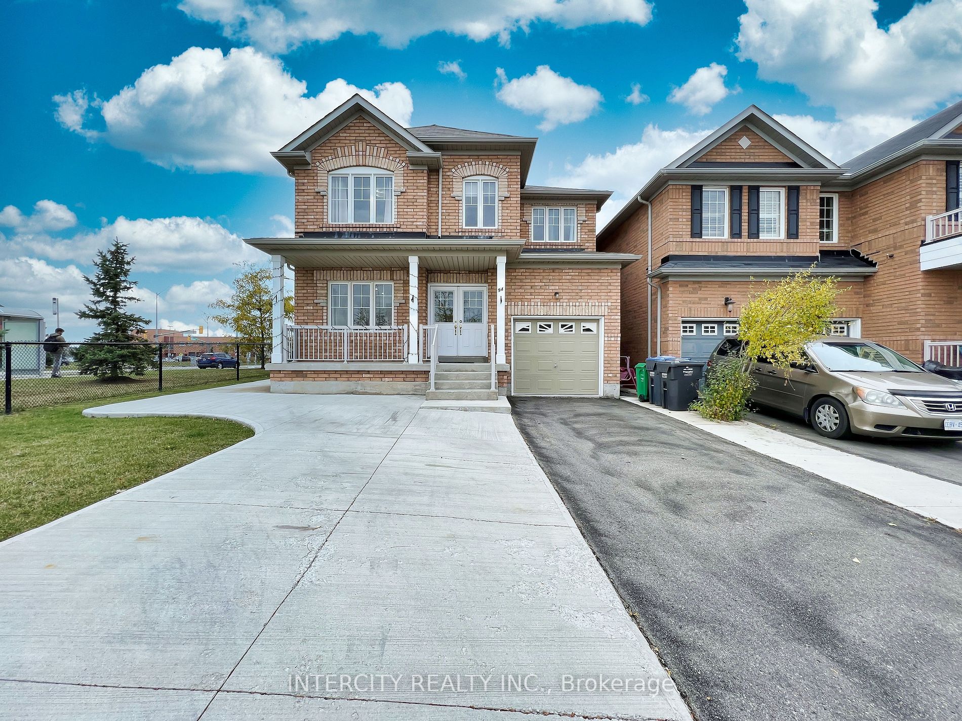 94 Commodore Dr