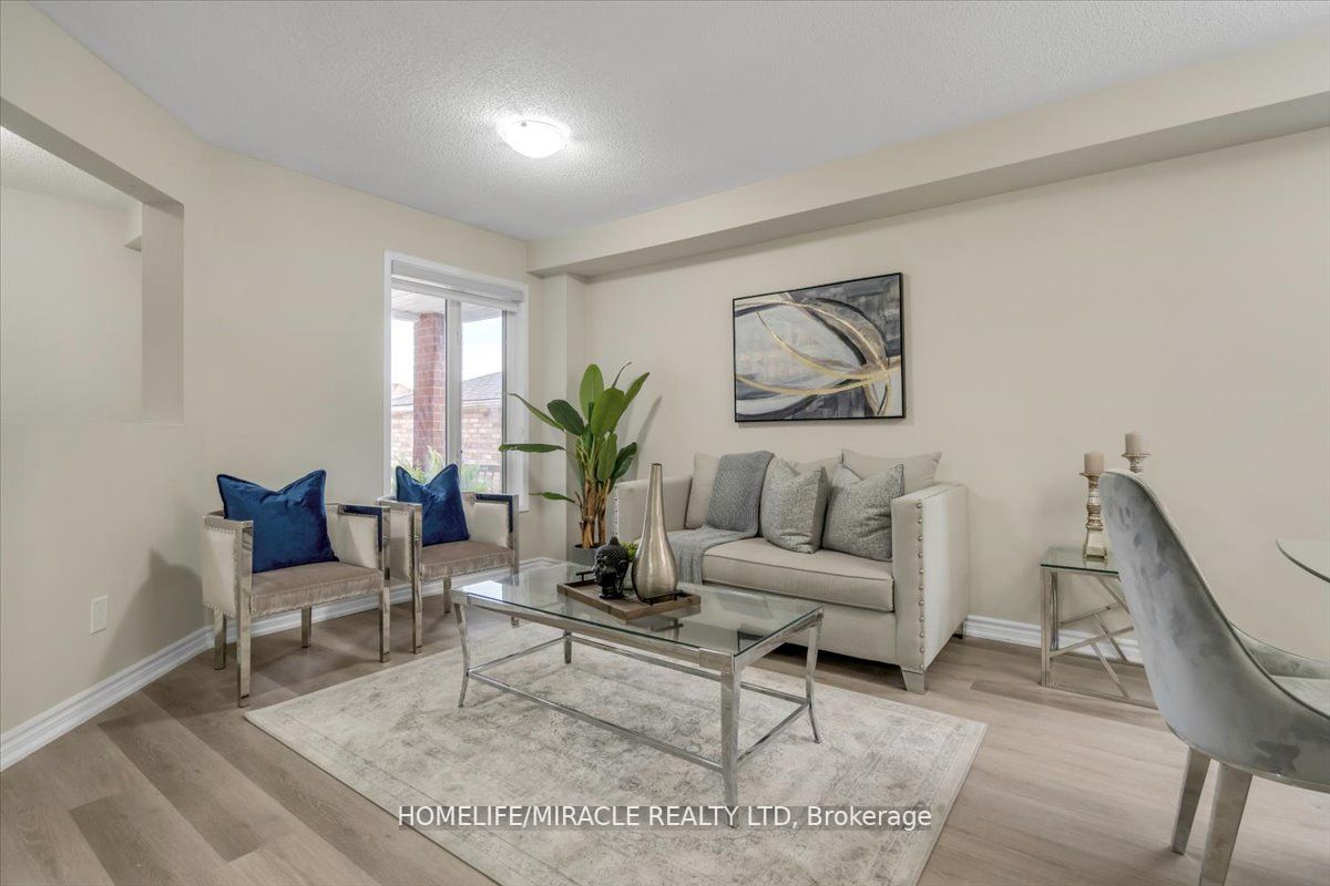 448 Jay Crescent