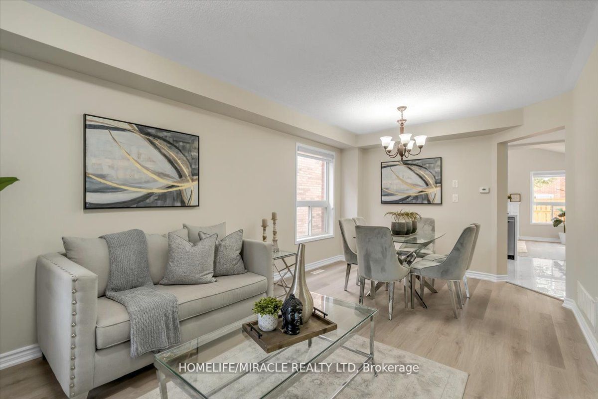 448 Jay Crescent