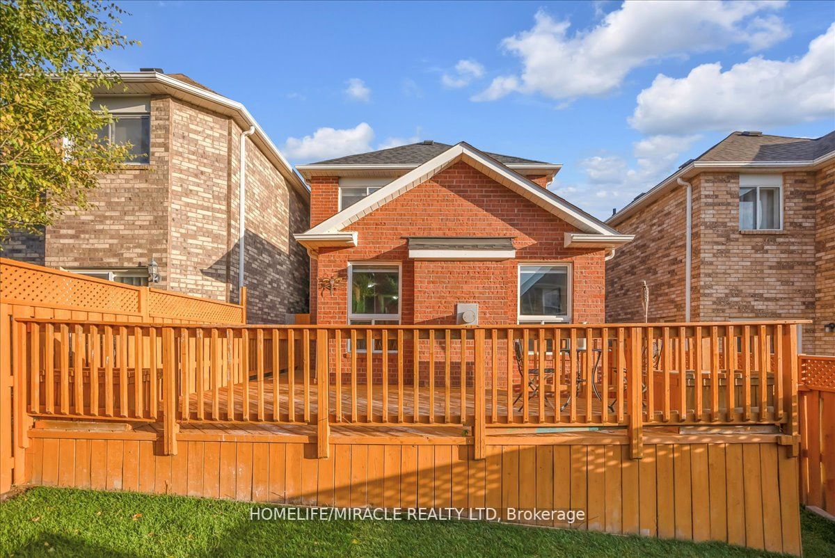 448 Jay Crescent