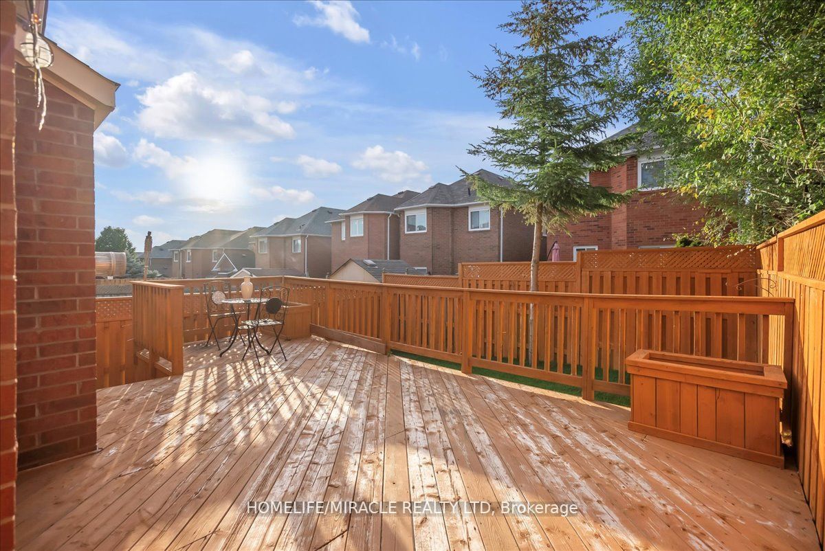 448 Jay Crescent