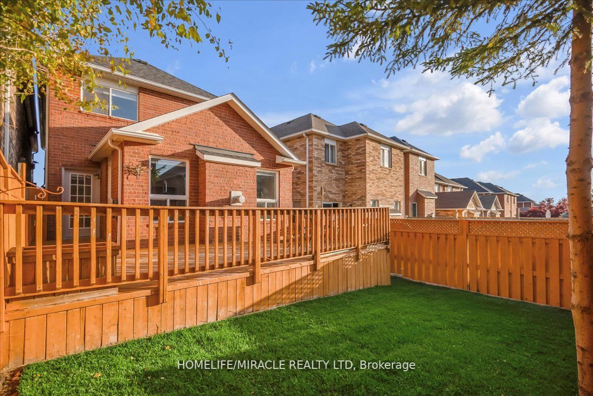 448 Jay Crescent