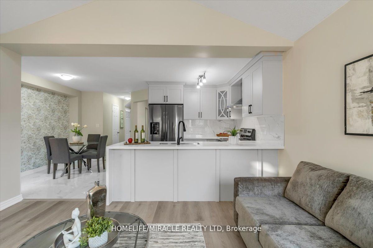 448 Jay Crescent