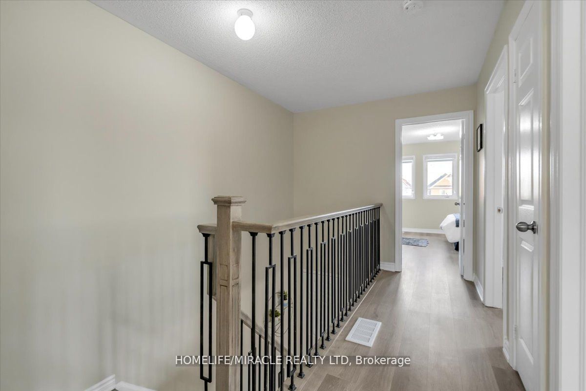 448 Jay Crescent