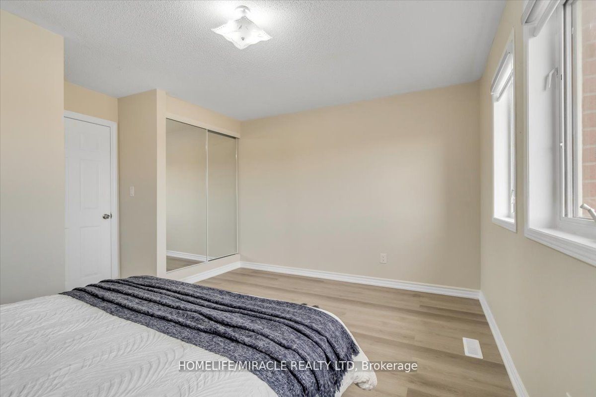 448 Jay Crescent