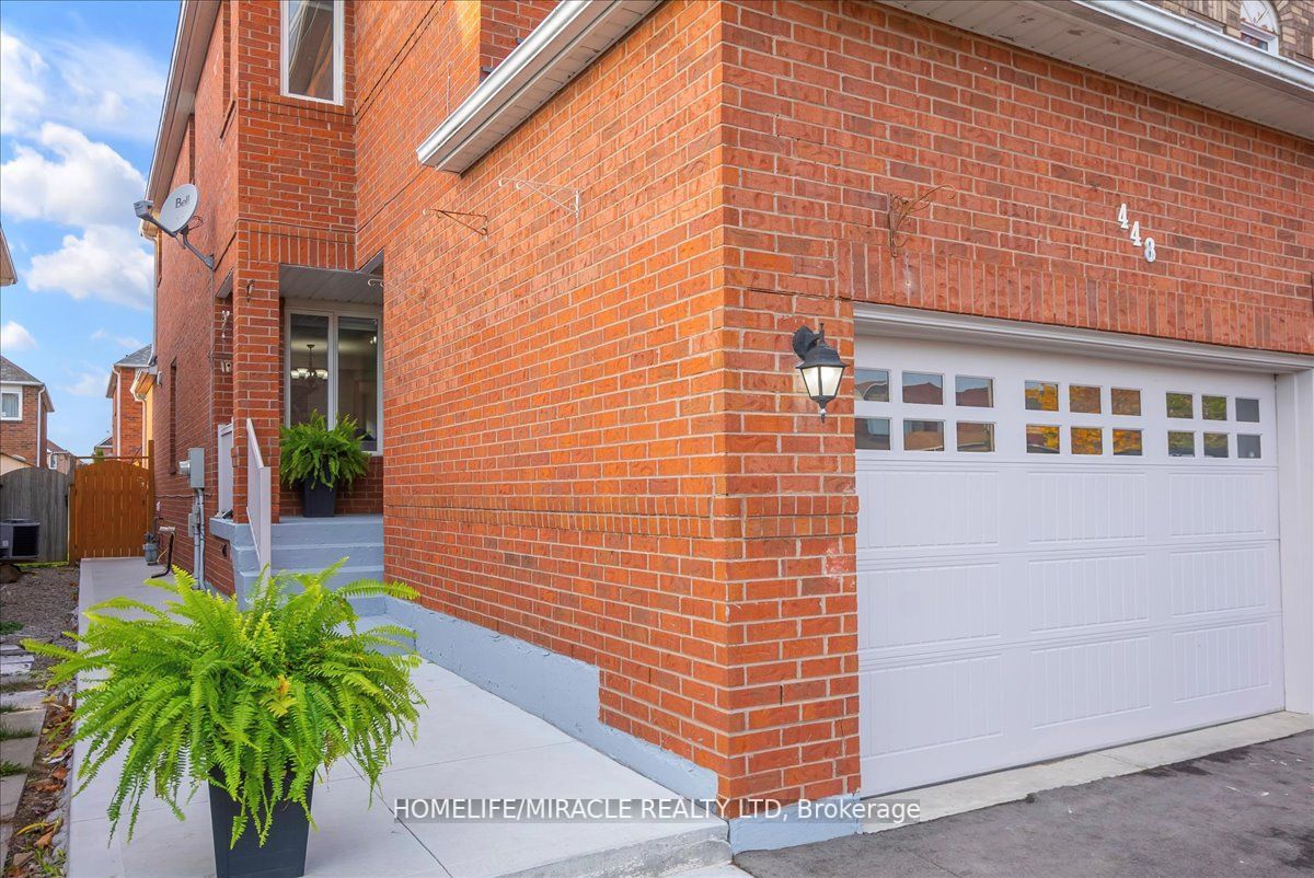 448 Jay Crescent