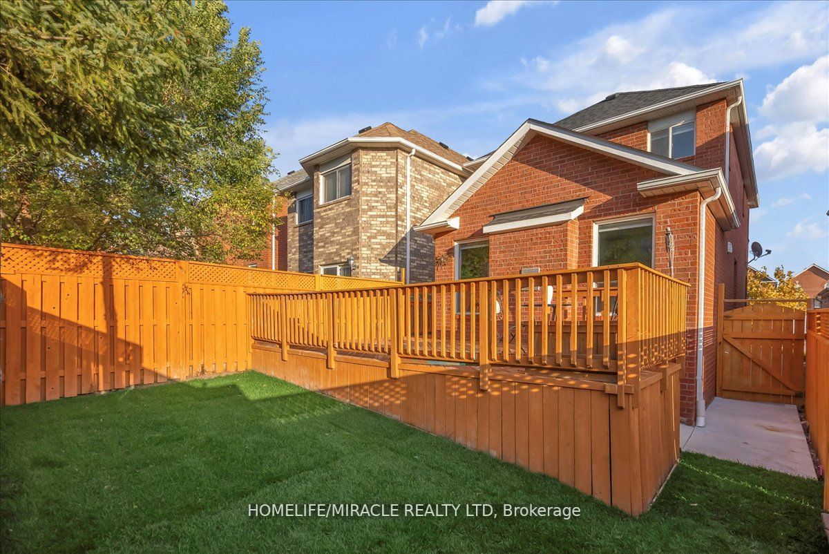 448 Jay Crescent