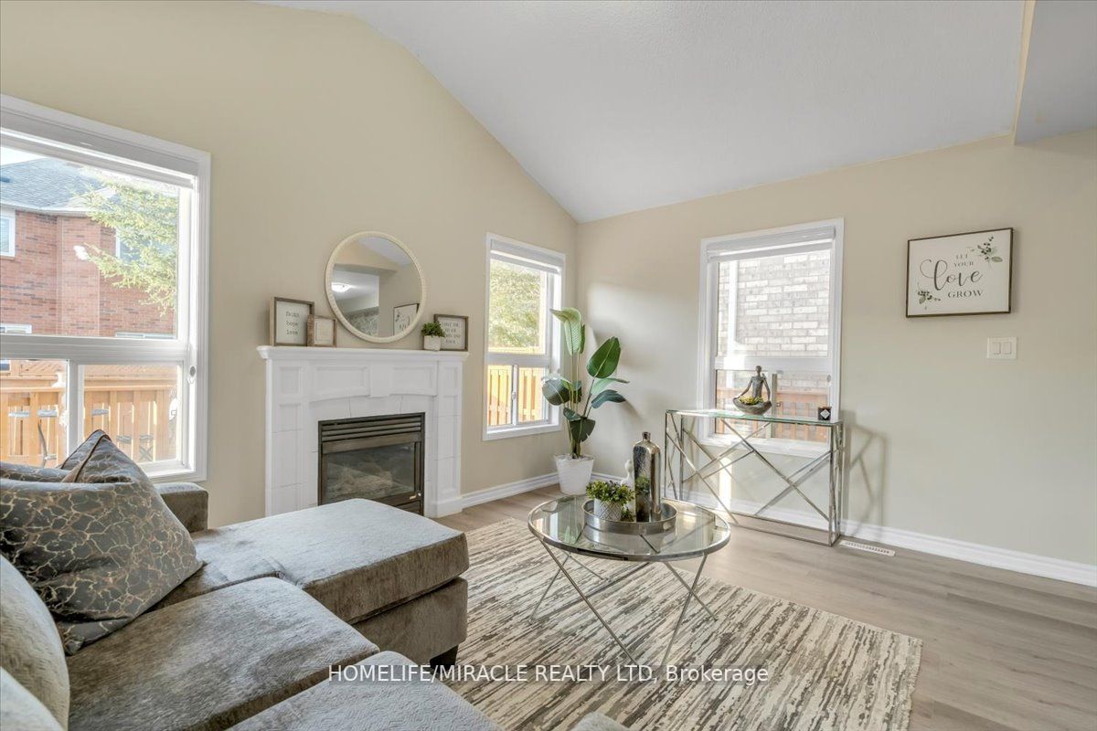 448 Jay Crescent