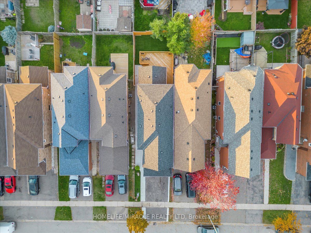 448 Jay Crescent