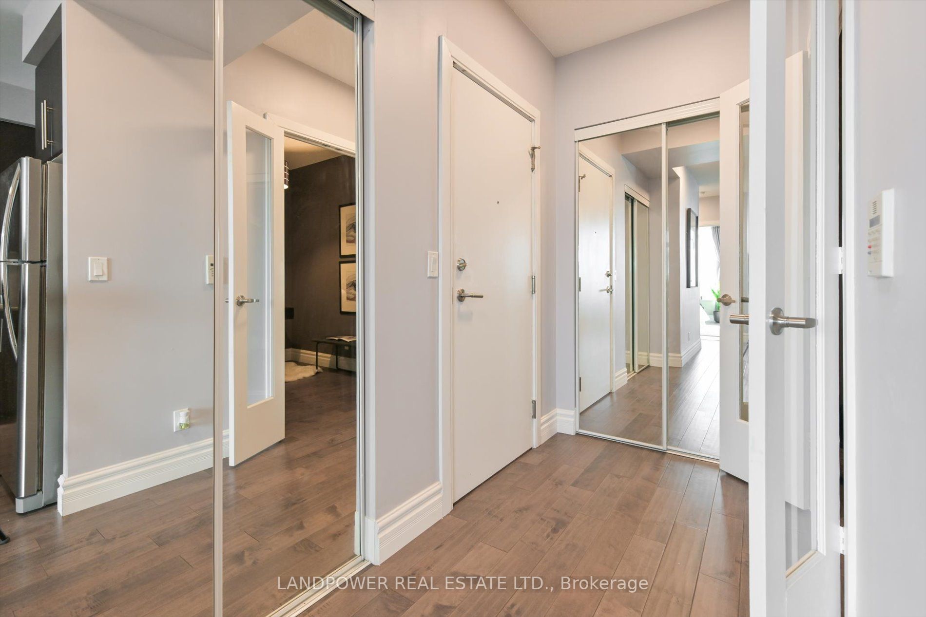 330 Burnhamthorpe Rd W, #2201