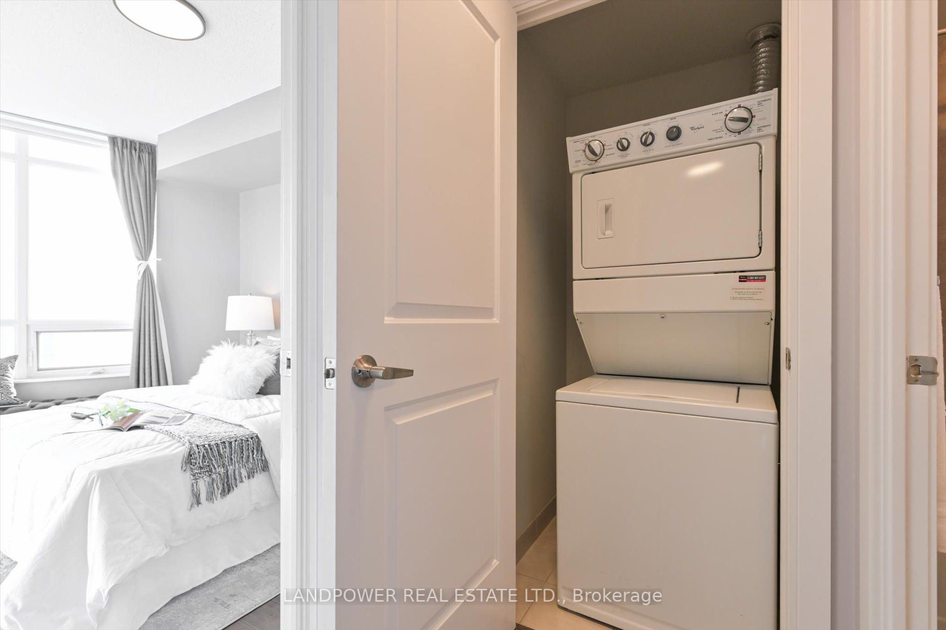 330 Burnhamthorpe Rd W, #2201