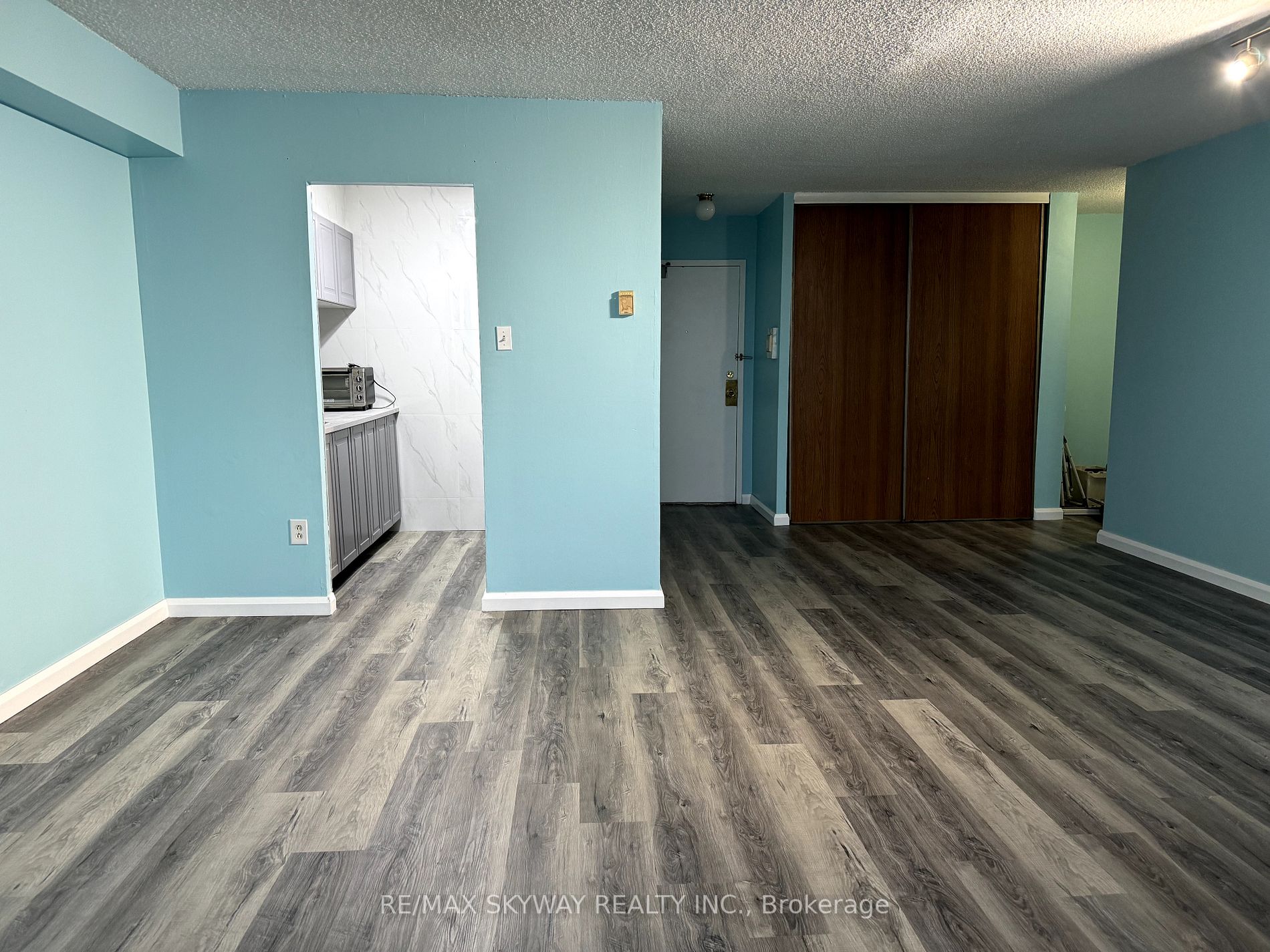 100 Lotherton Ptwy, #706