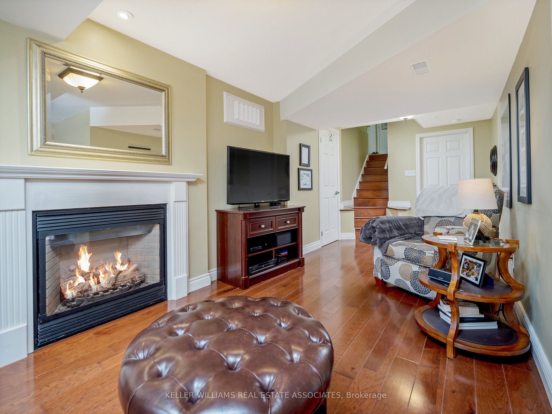 25 Elderberry Gate