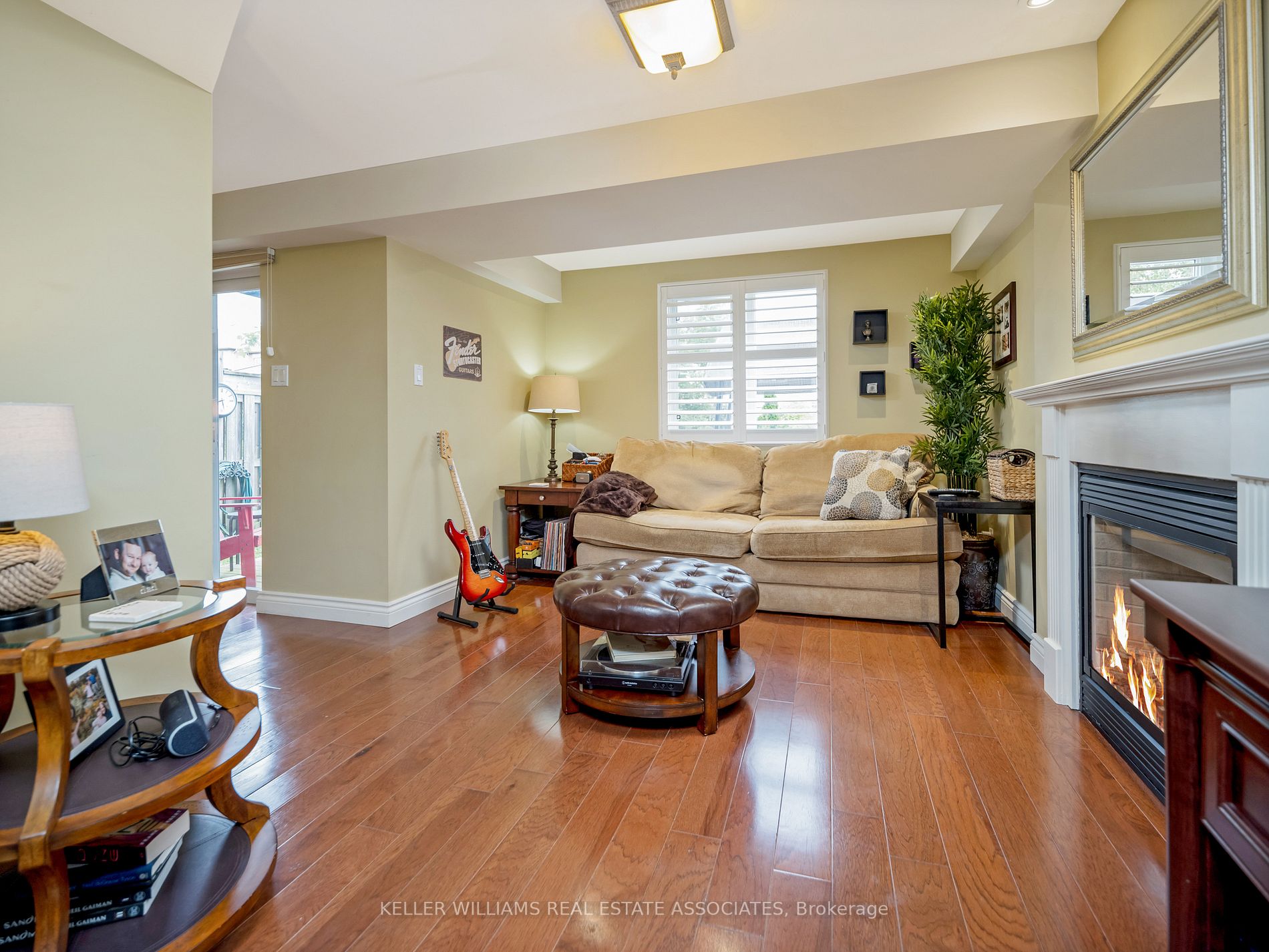 25 Elderberry Gate