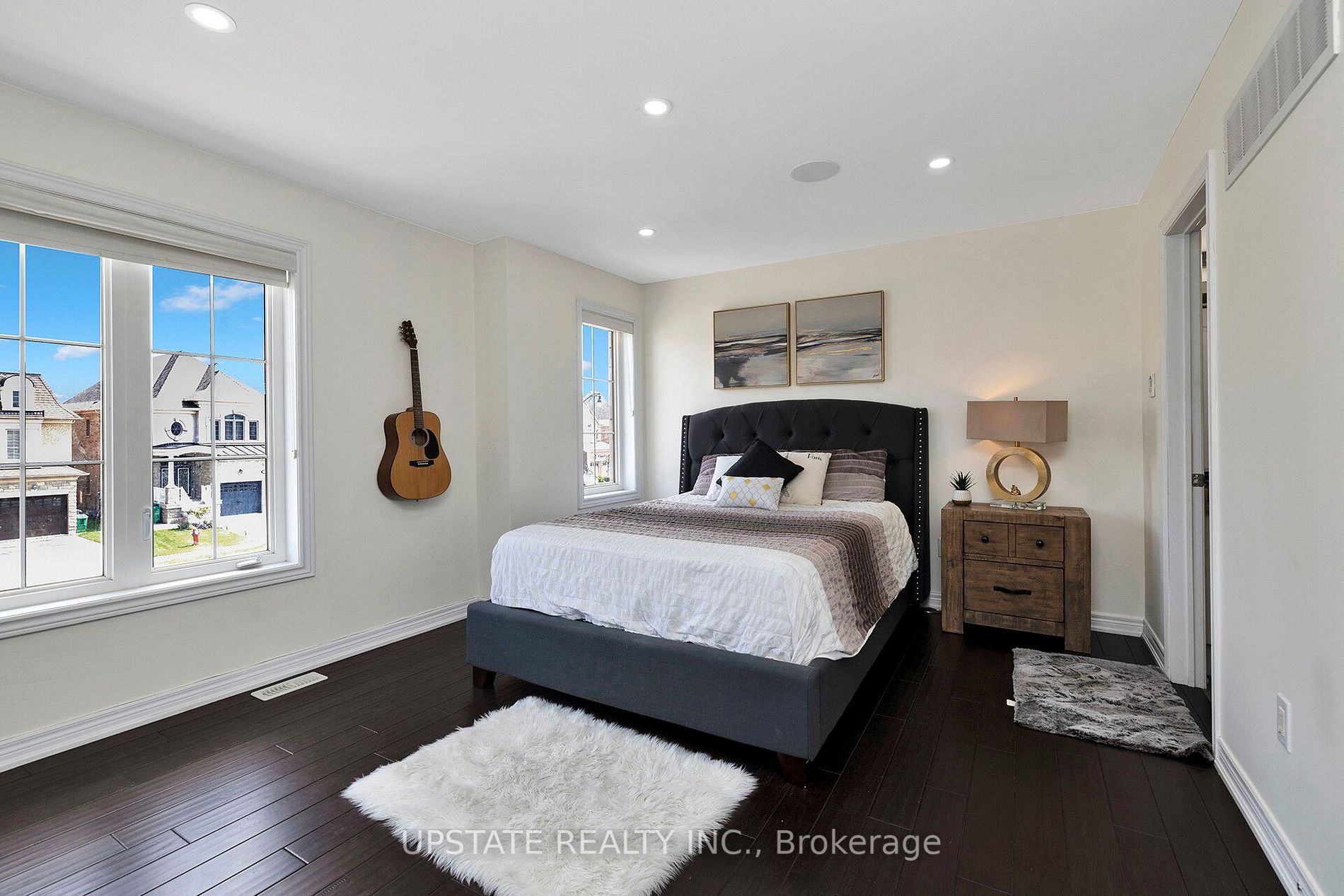 4 Ingleborough Dr
