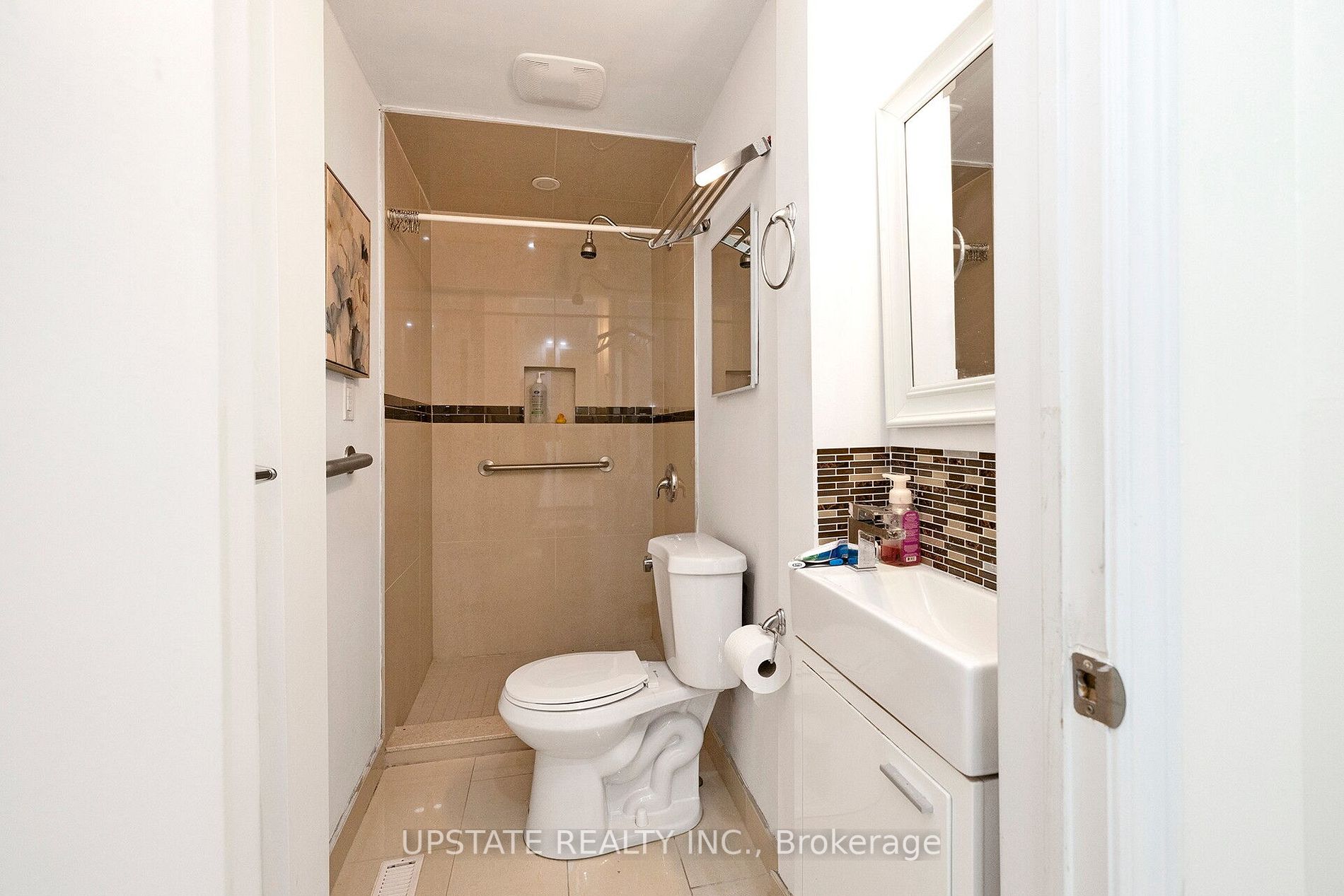 4 Ingleborough Dr