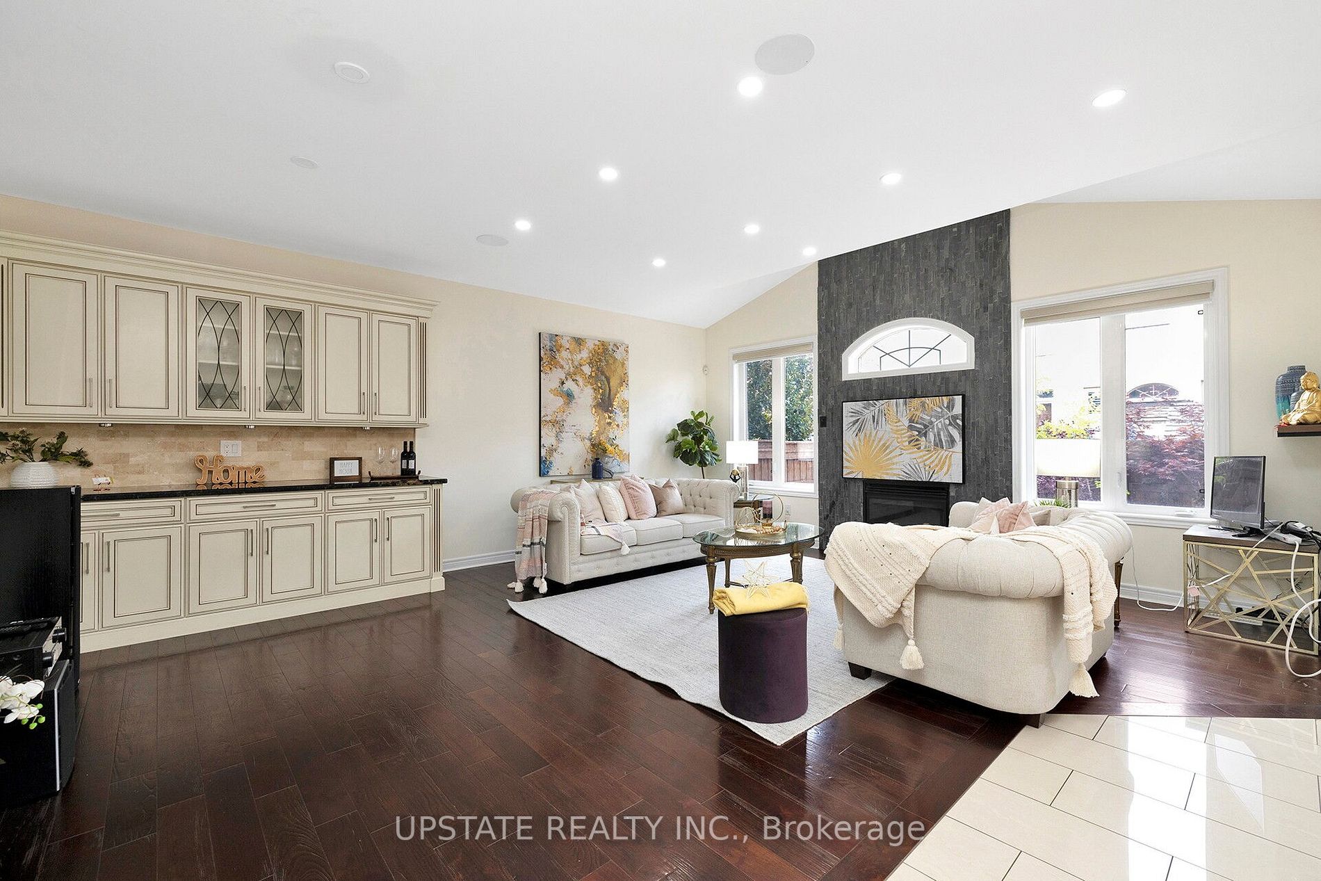 4 Ingleborough Dr