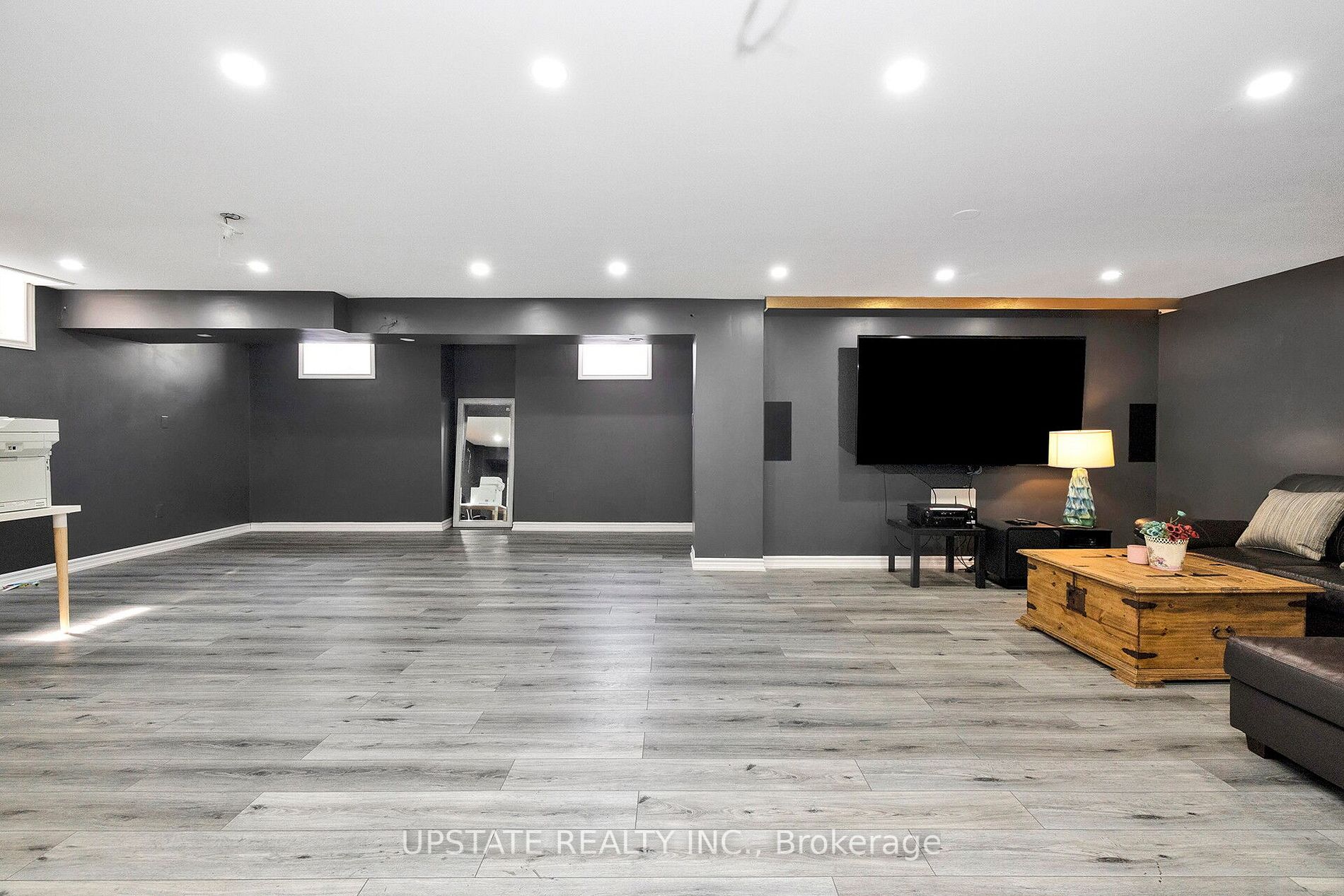 4 Ingleborough Dr