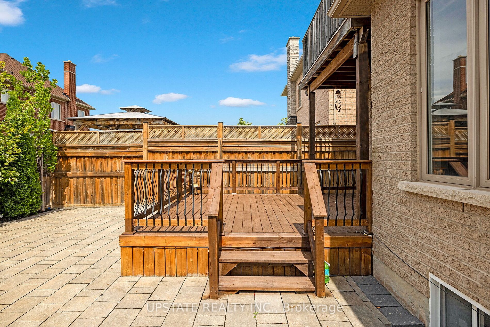 4 Ingleborough Dr