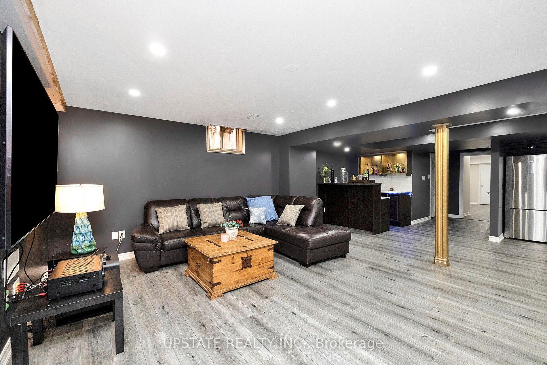 4 Ingleborough Dr