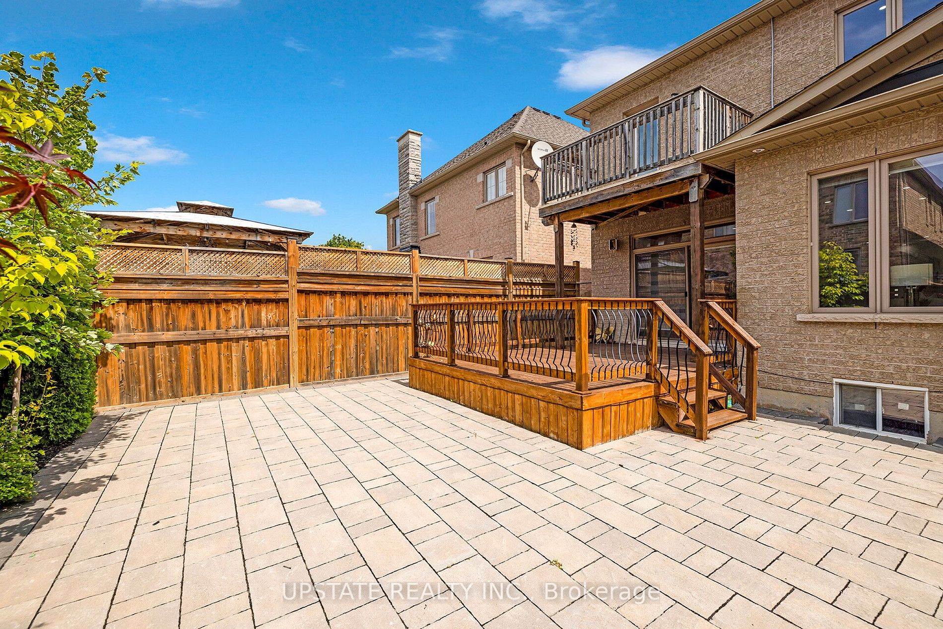 4 Ingleborough Dr