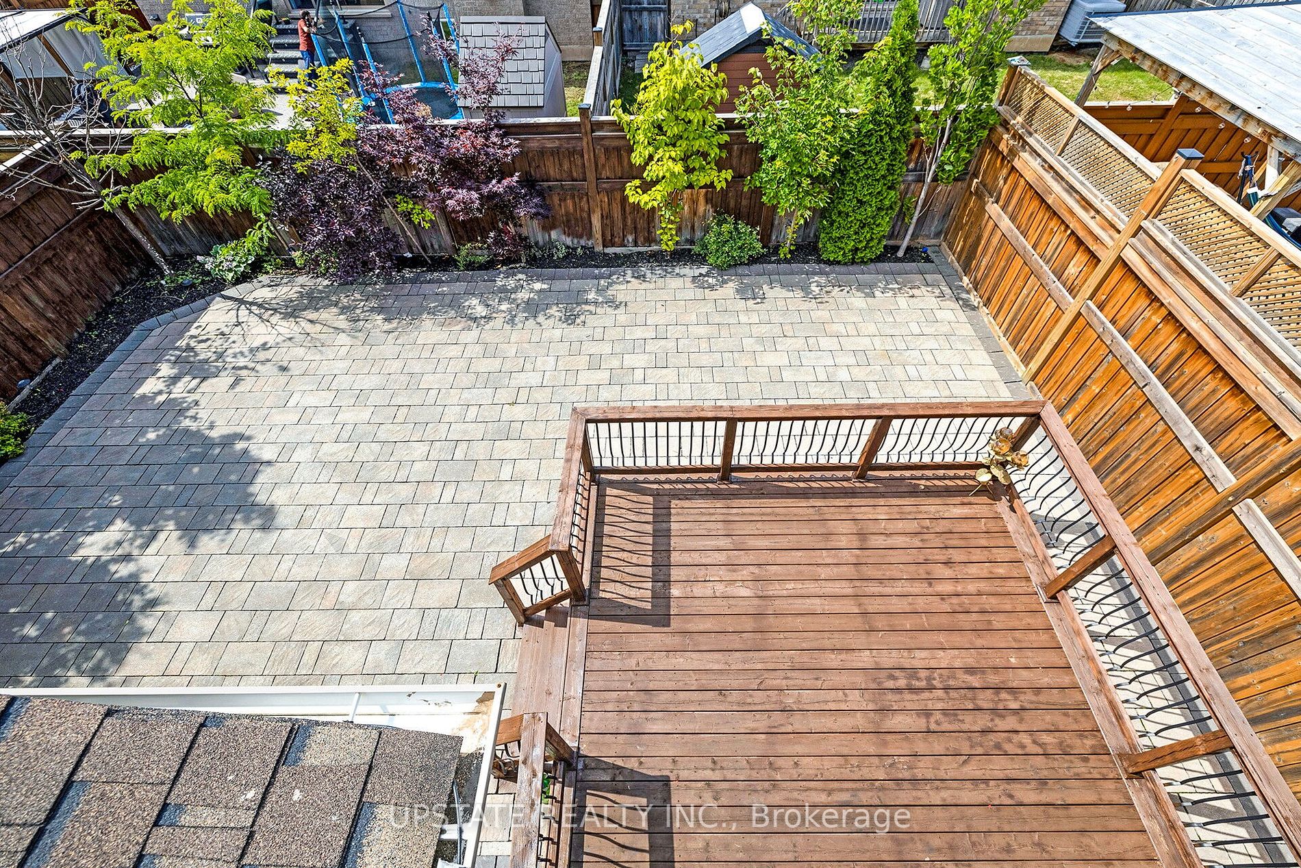 4 Ingleborough Dr