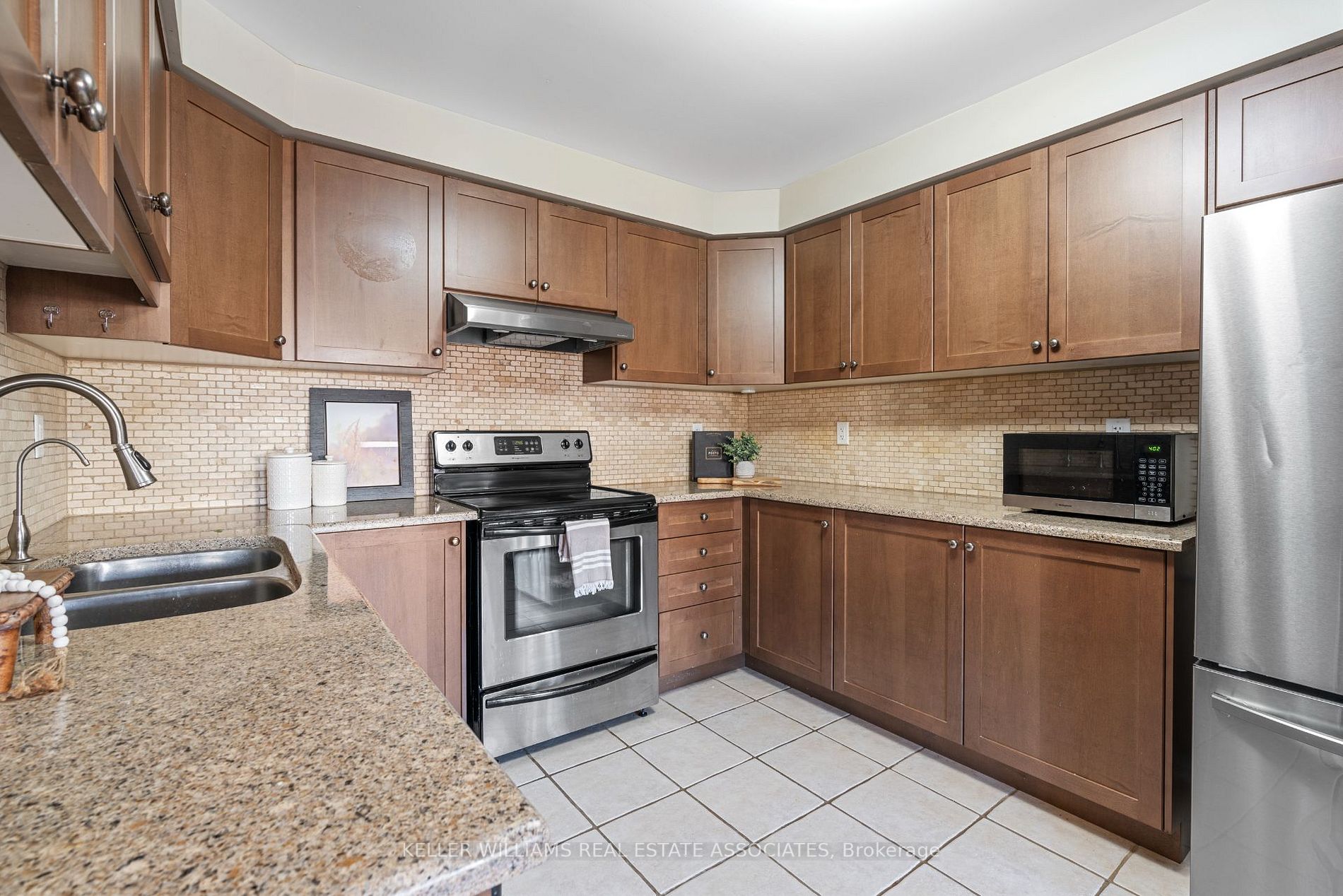 864 Fowles Court