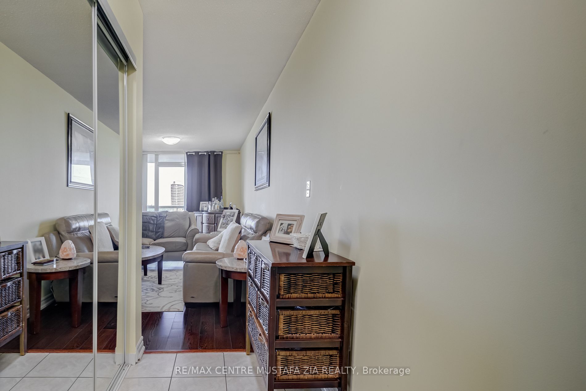2585 Erin Centre Boulevard, #1005