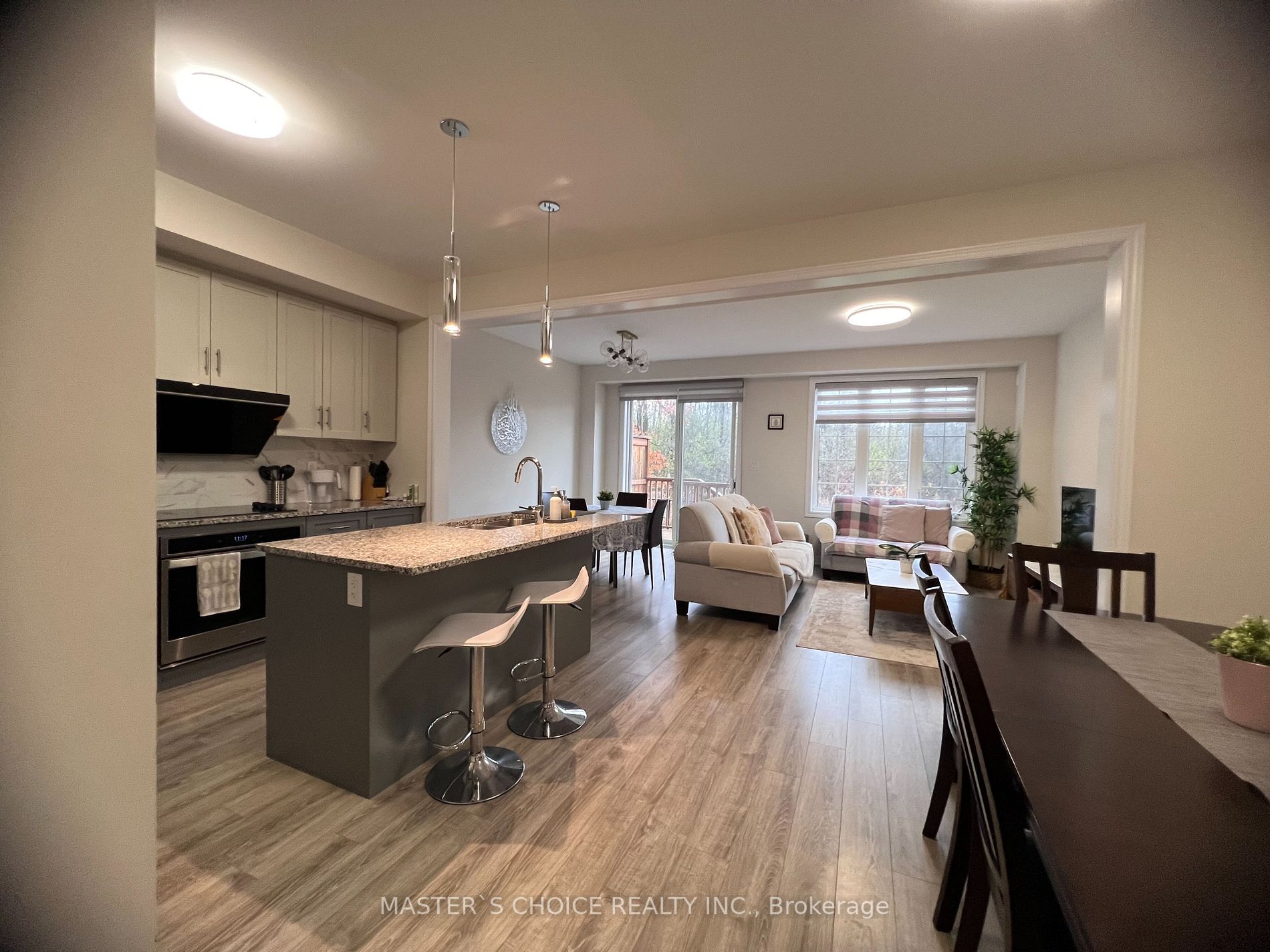 3335 Mockingbird Common