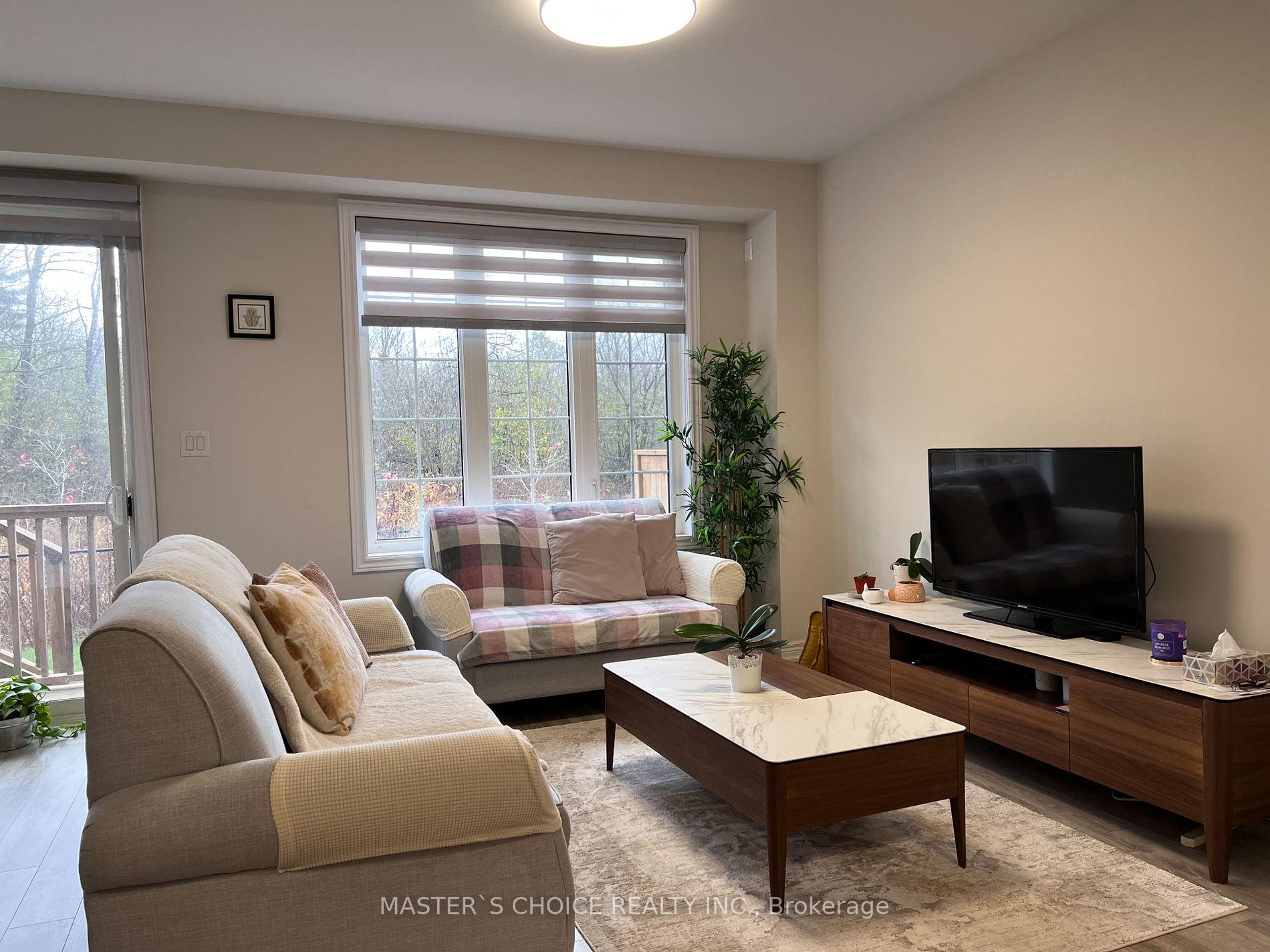 3335 Mockingbird Common