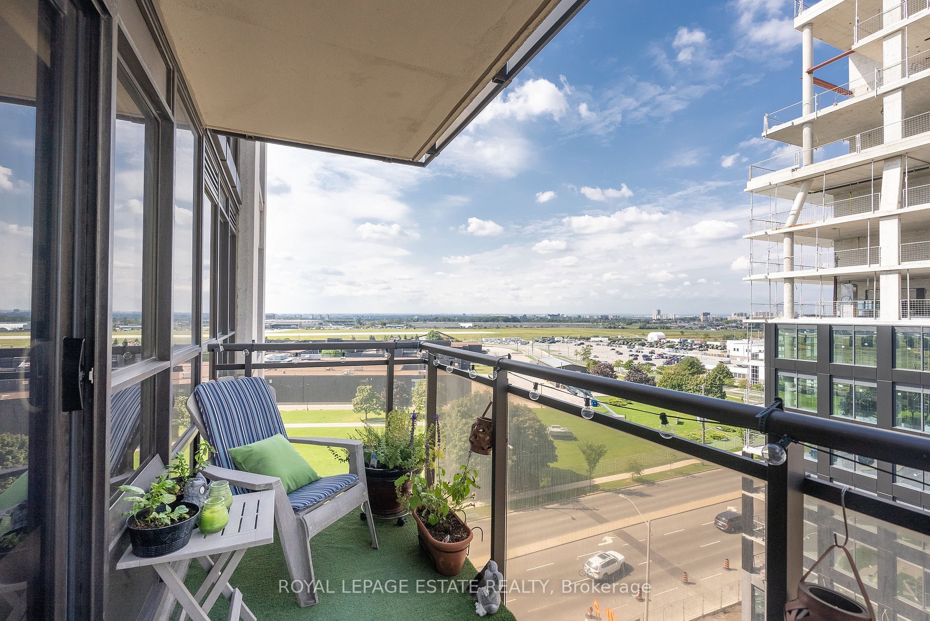 55 De Boers Dr, #1012