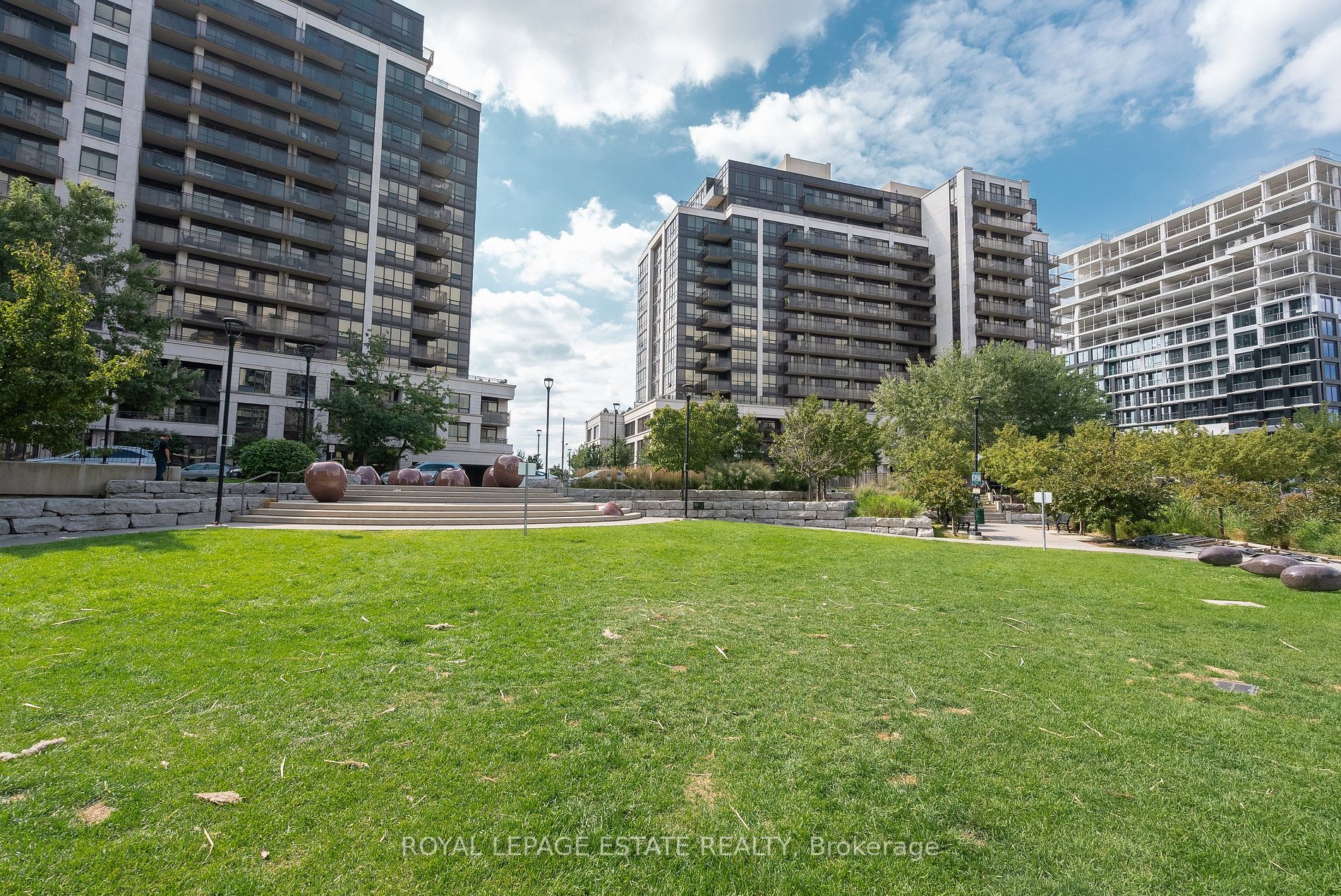 55 De Boers Dr, #1012