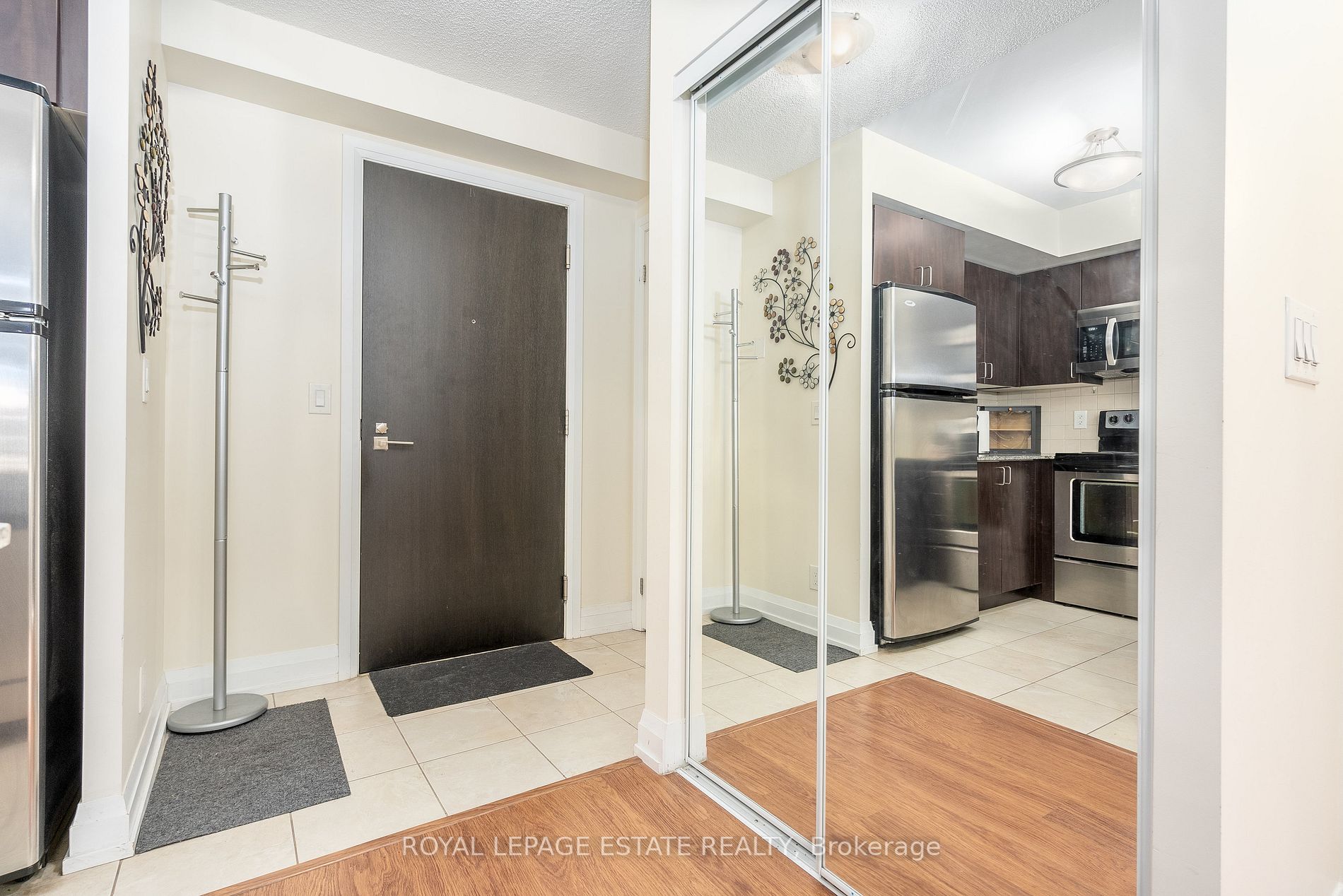 55 De Boers Dr, #1012
