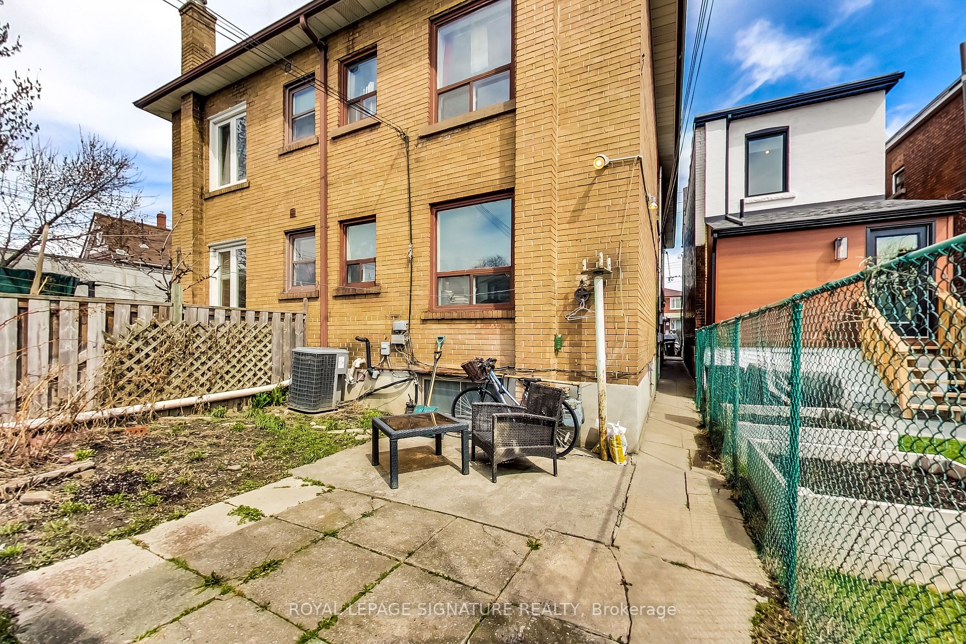 1162 Dovercourt Rd