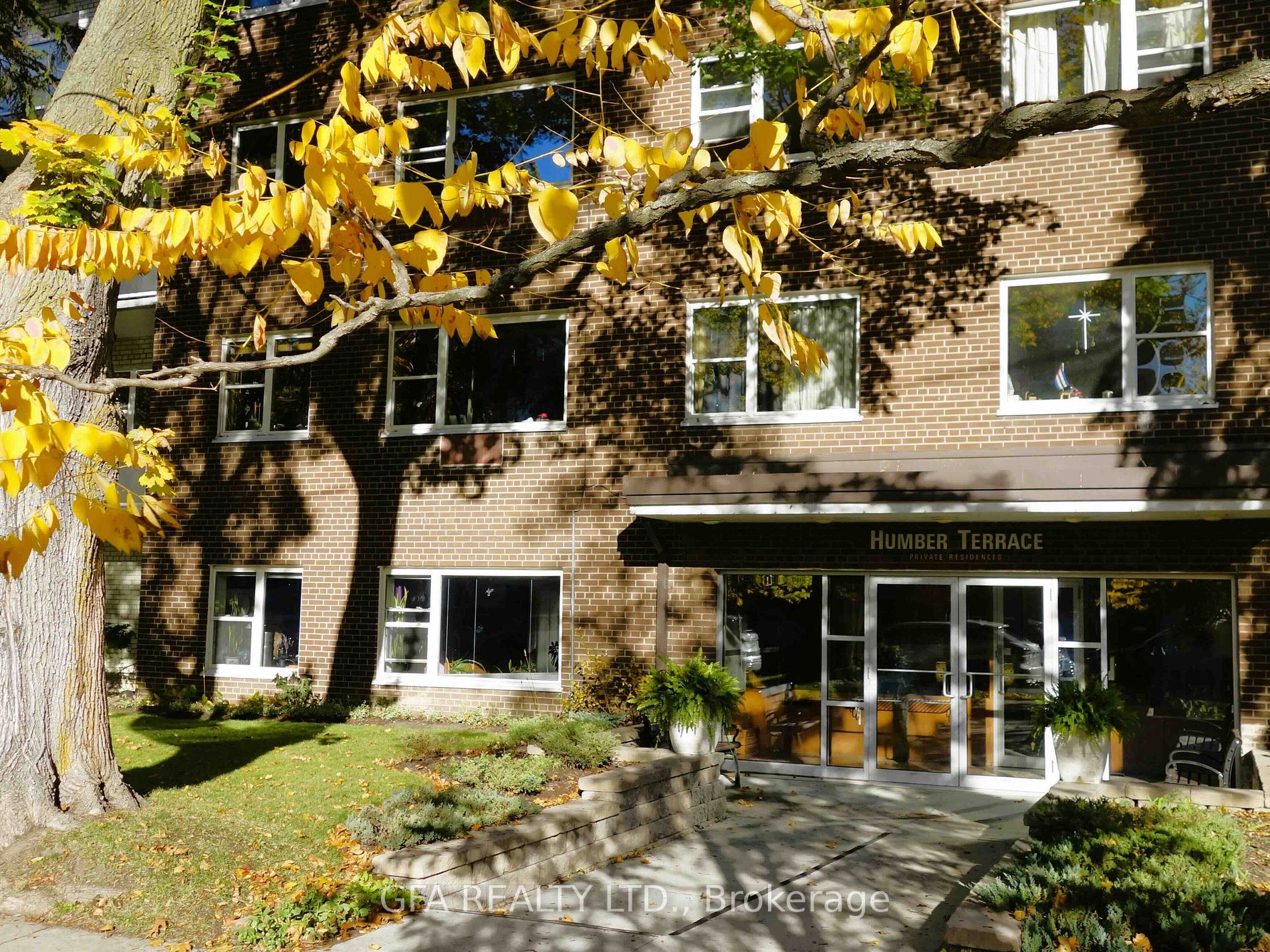 185 Stephen Drive, #404