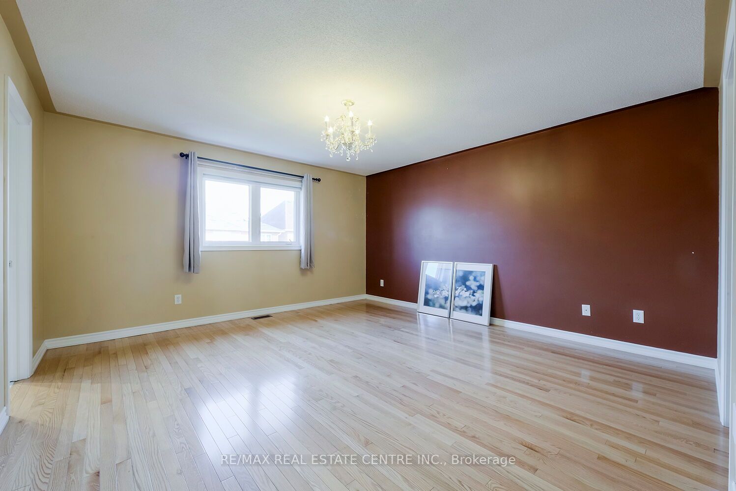 31 Redwillow Road E