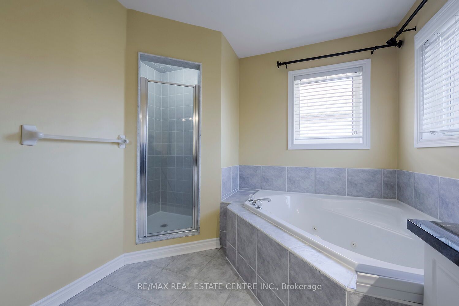 31 Redwillow Road E