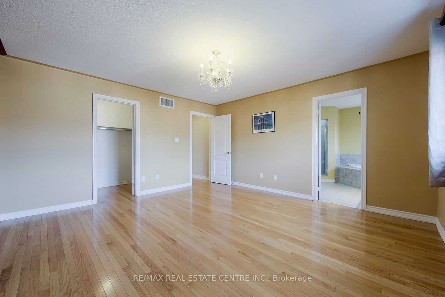 31 Redwillow Road E