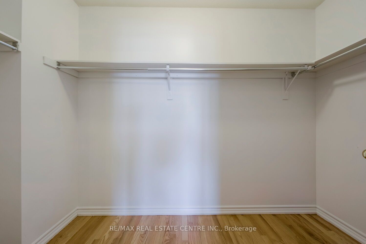 31 Redwillow Road E