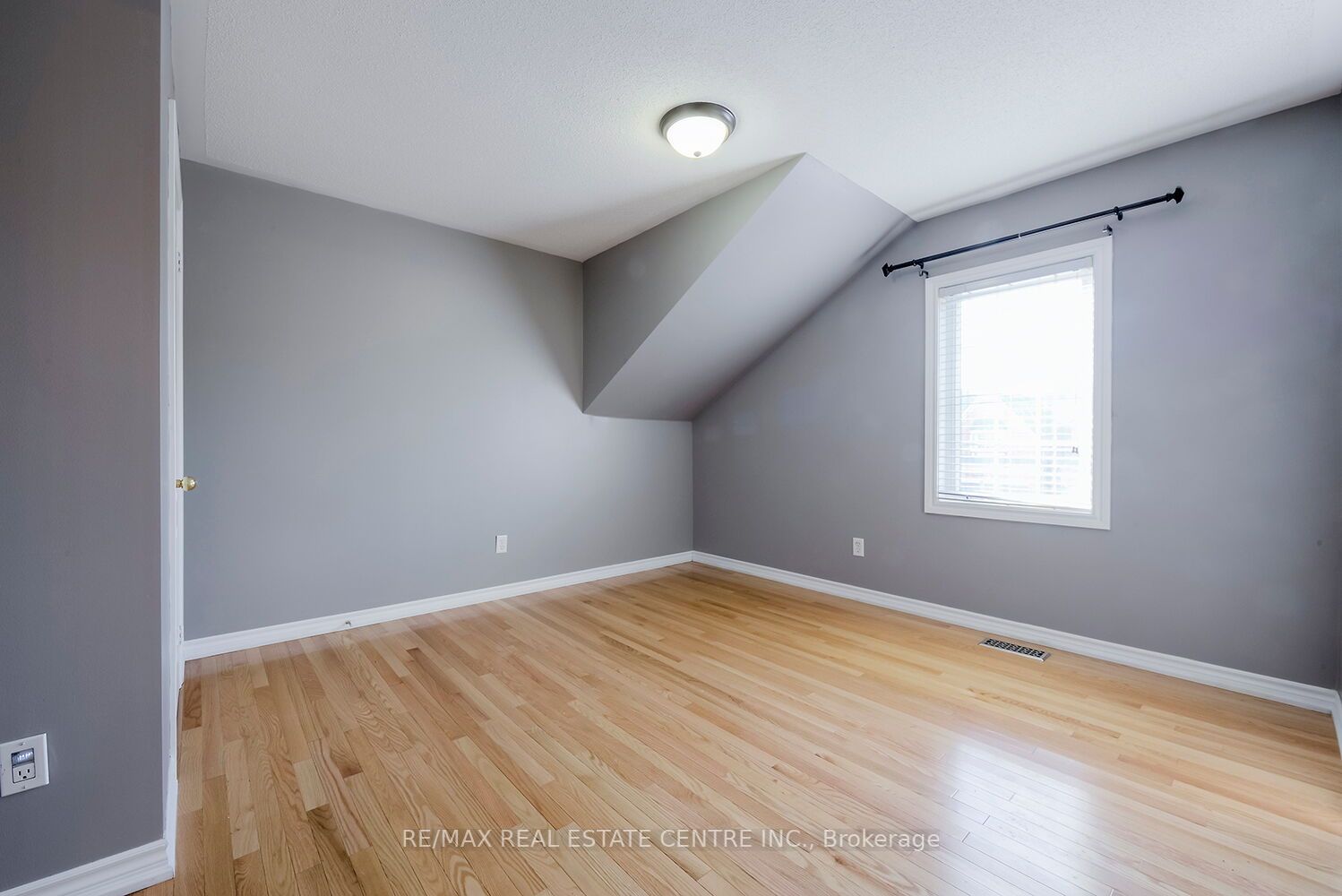 31 Redwillow Road E
