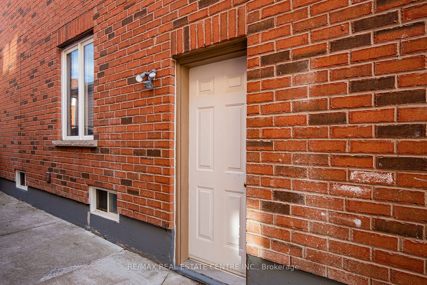 31 Redwillow Road E