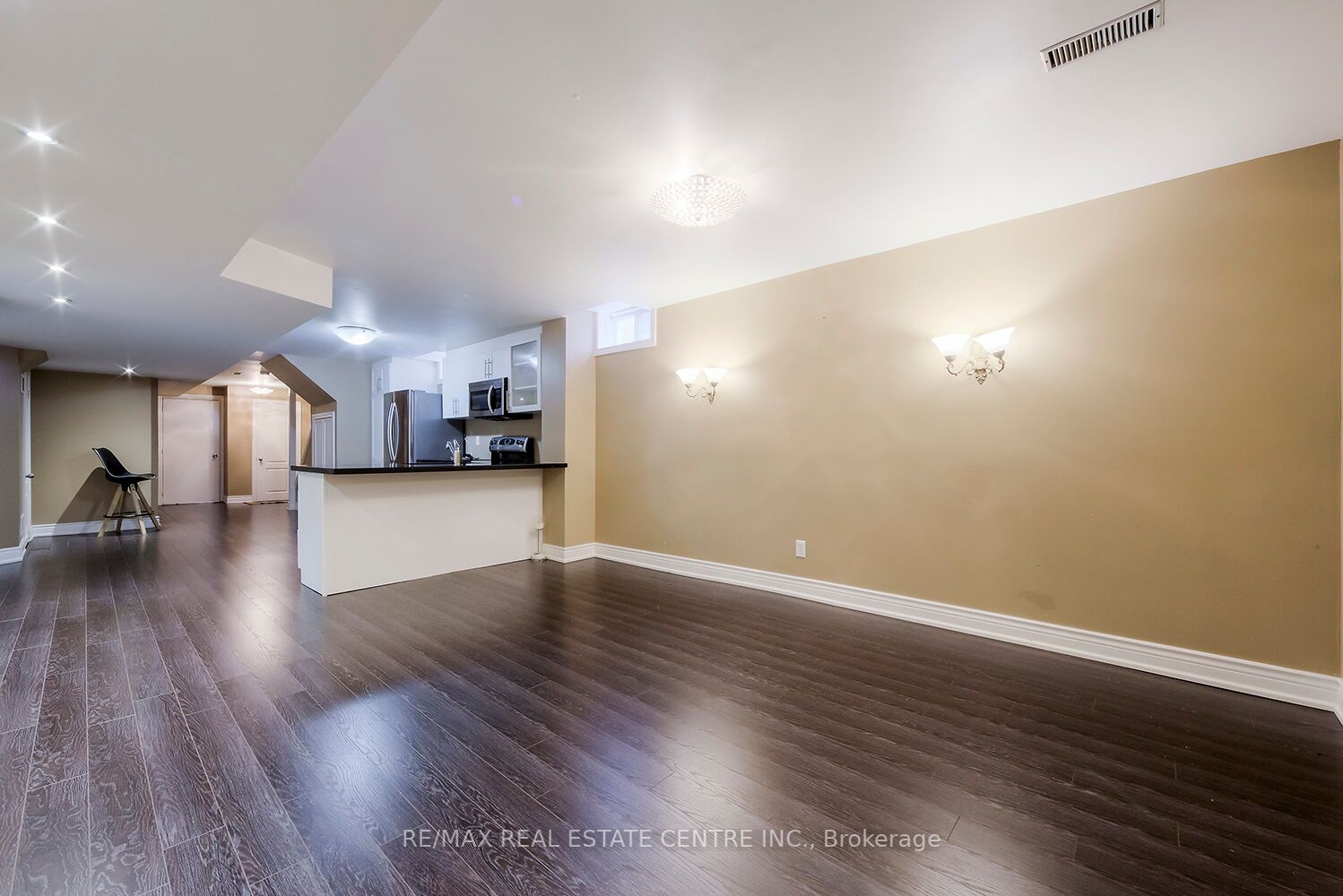 31 Redwillow Road E