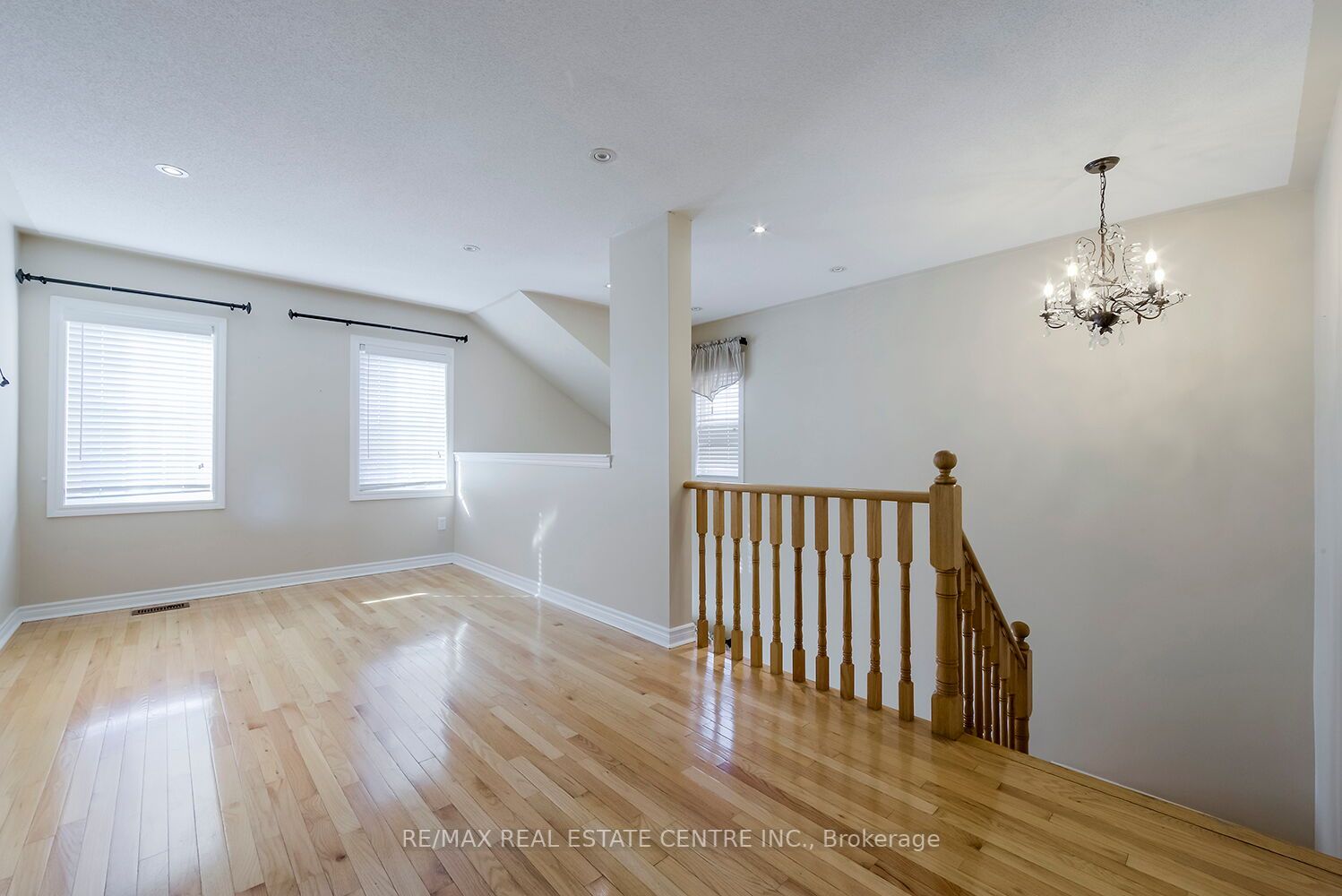 31 Redwillow Road E
