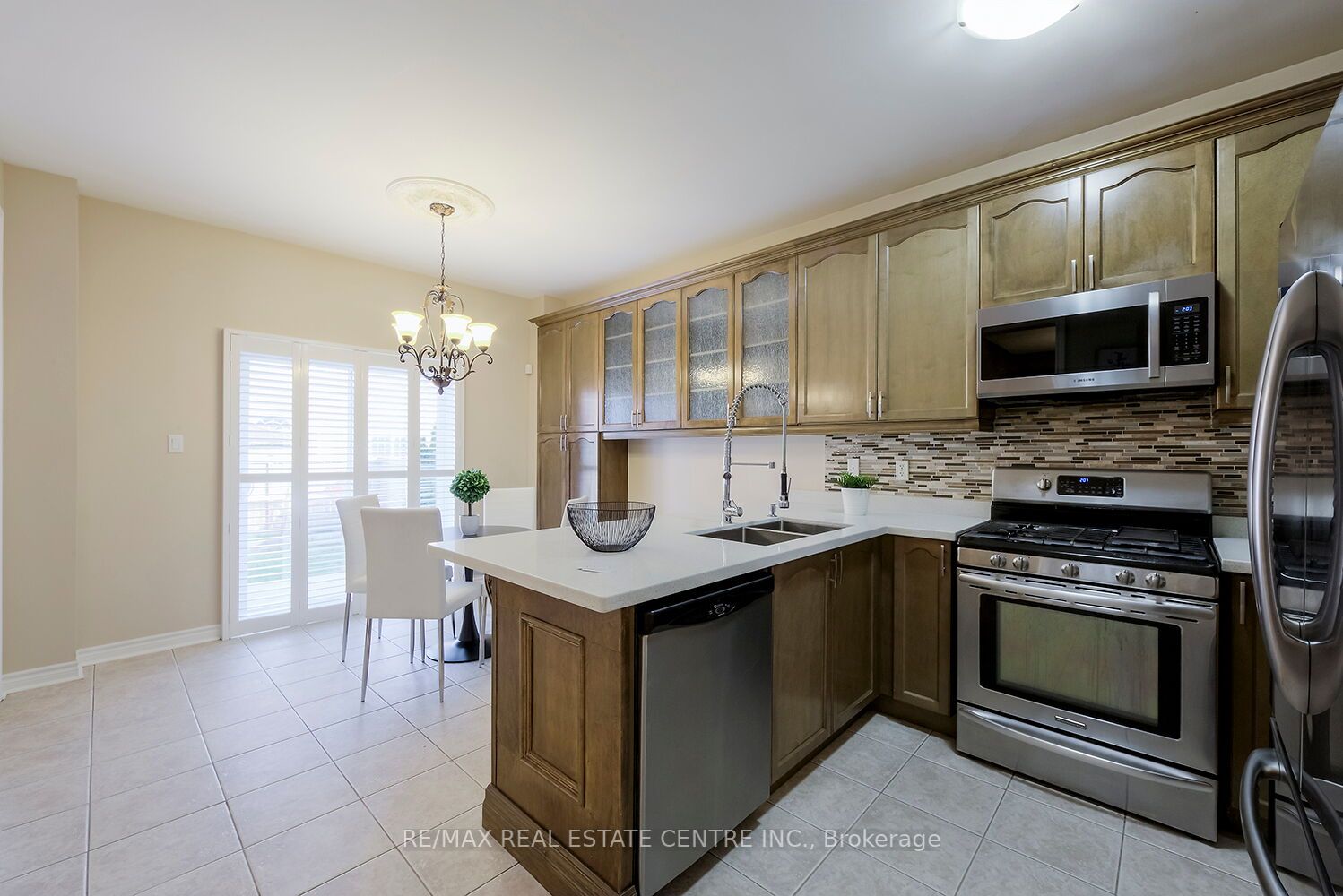 31 Redwillow Road E