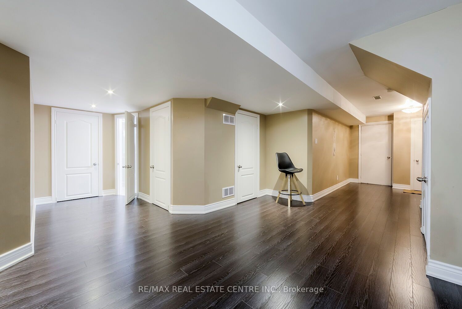 31 Redwillow Road E