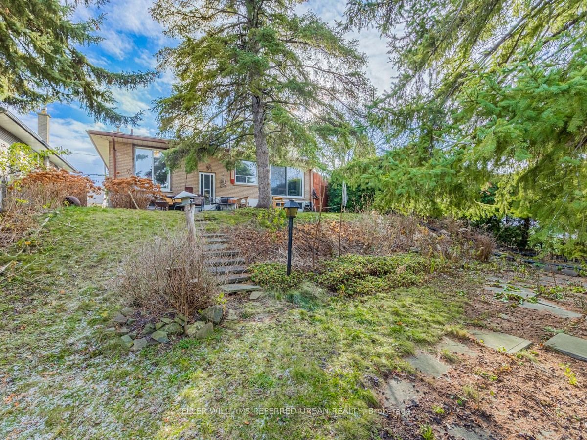 84 Hadrian Drive