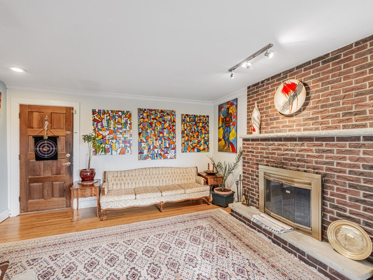 84 Hadrian Drive