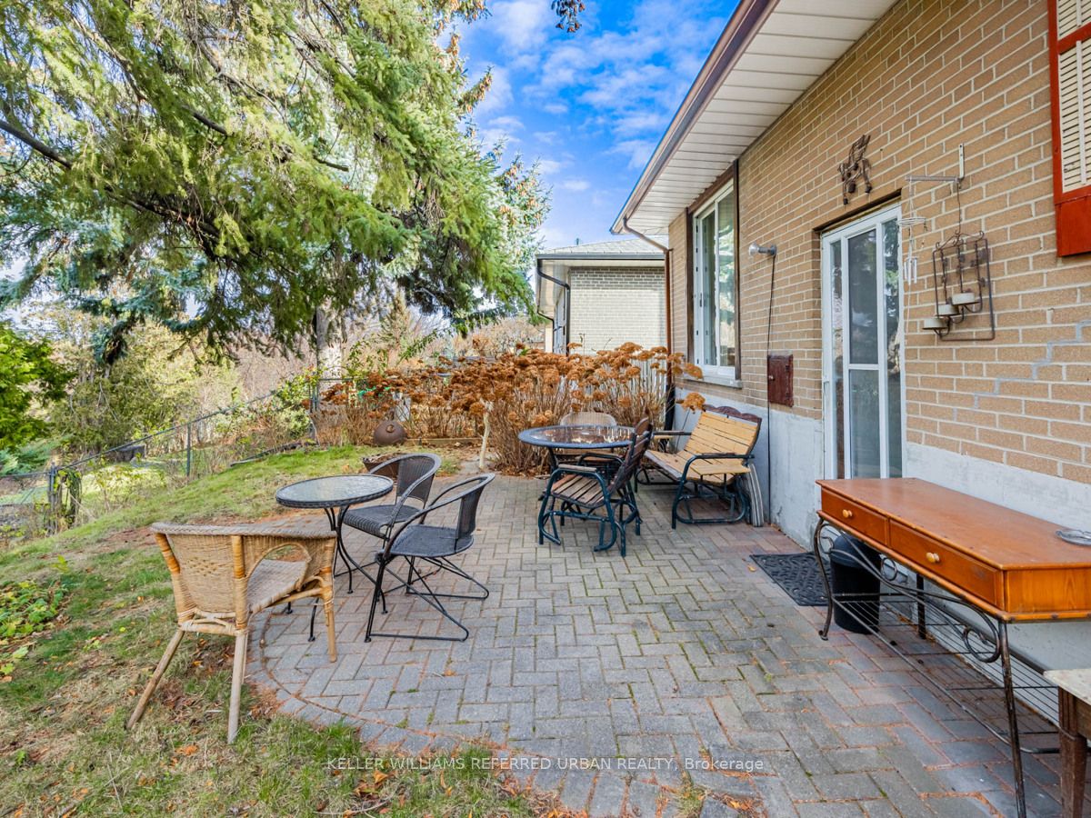 84 Hadrian Drive