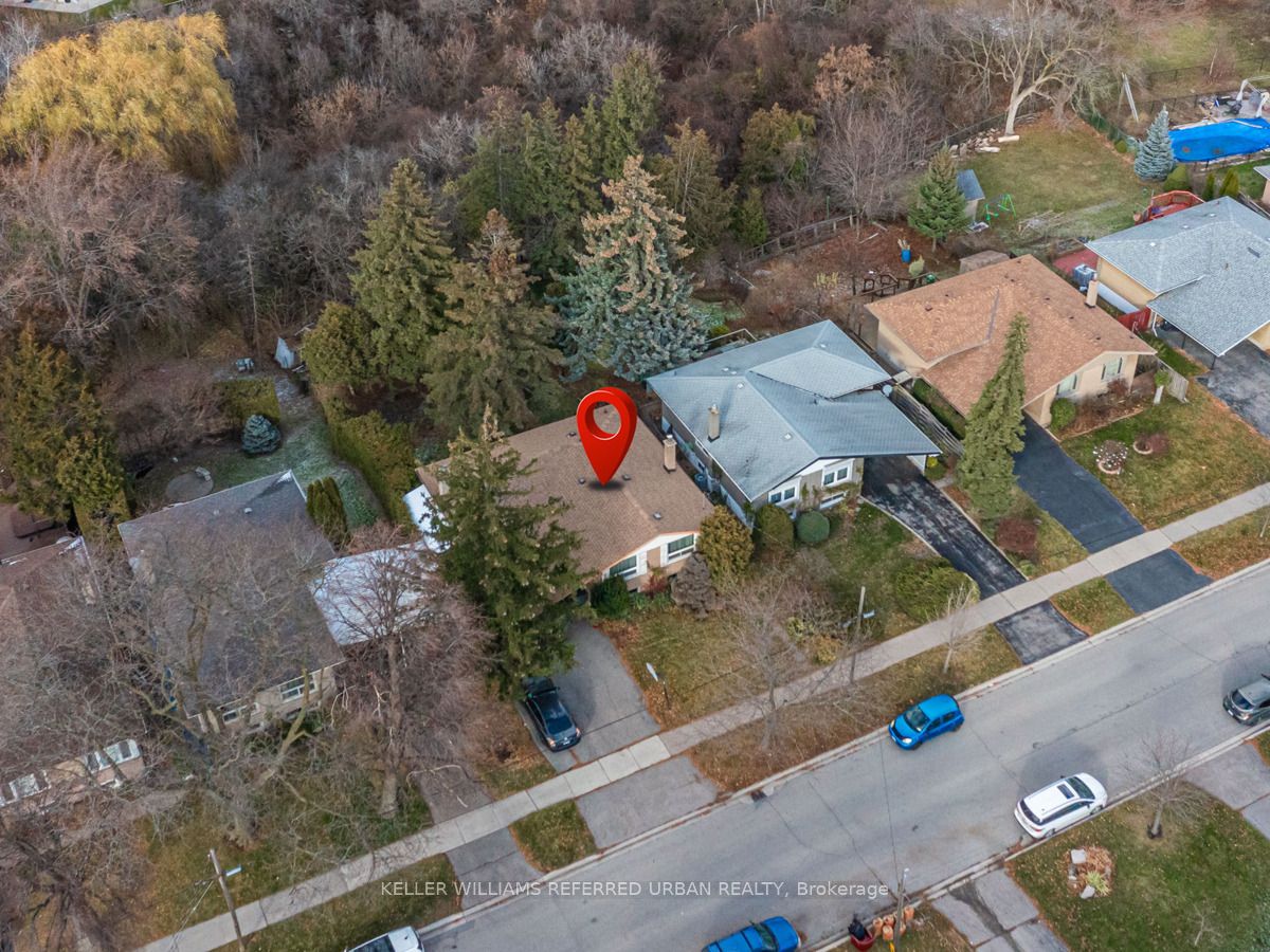 84 Hadrian Drive
