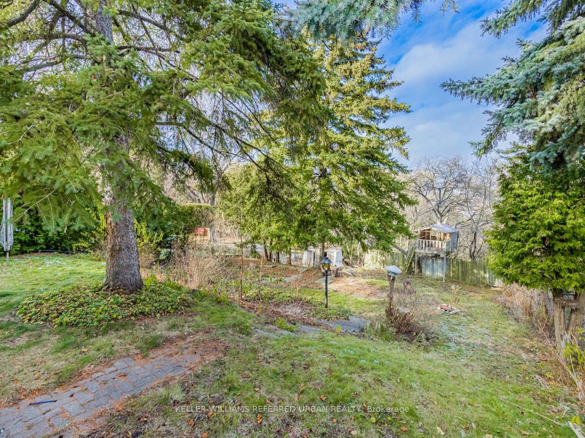 84 Hadrian Drive